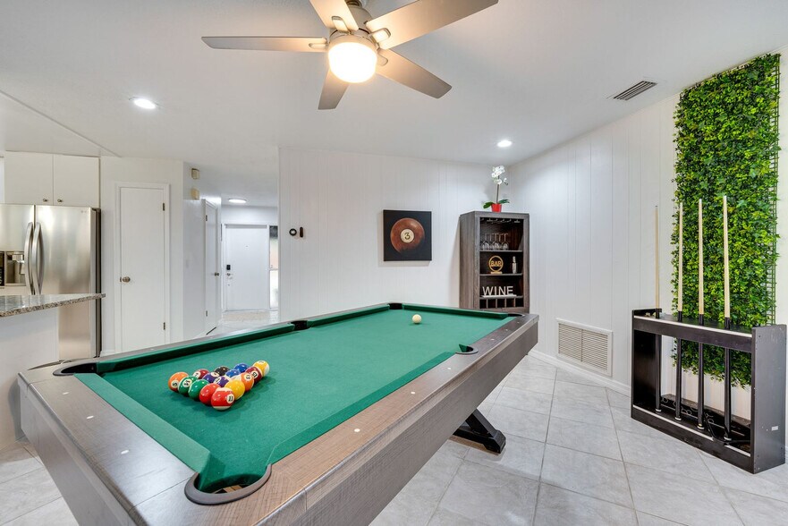 Building Photo - 8644 Sandberry Blvd