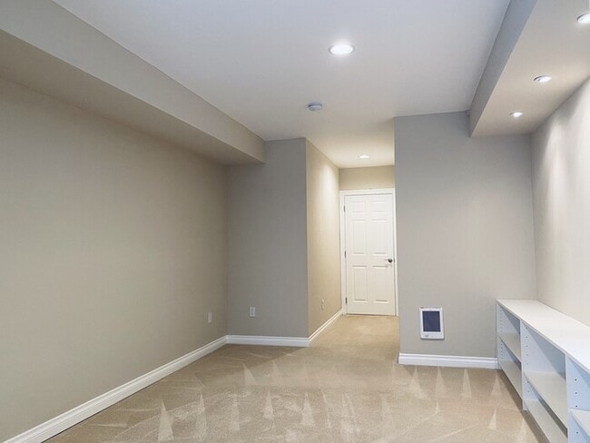 Building Photo - 5 Bedroom Craftsman - Home Great Schools - Cul-De-Sac - Pets Welcome