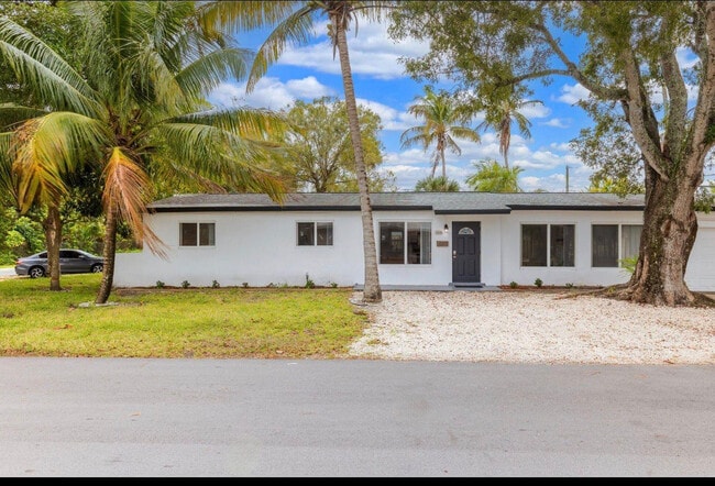 Building Photo - 3201 SW 9th Ave