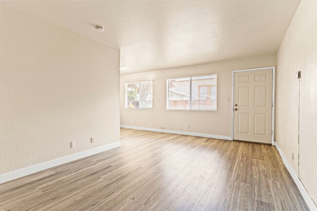 Building Photo - Oakland Oasis: Recently Renovated 1 Bed, 1...