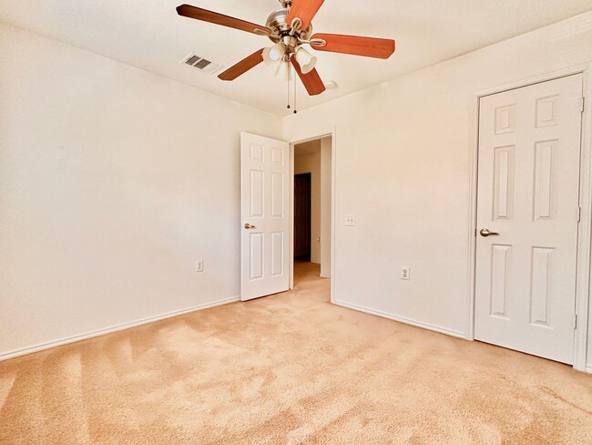 Building Photo - Spacious 3x2.5 South Austin Home