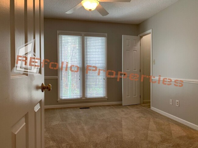 Building Photo - Charming 2-Story 2 BR Townhome @ Paxton To...