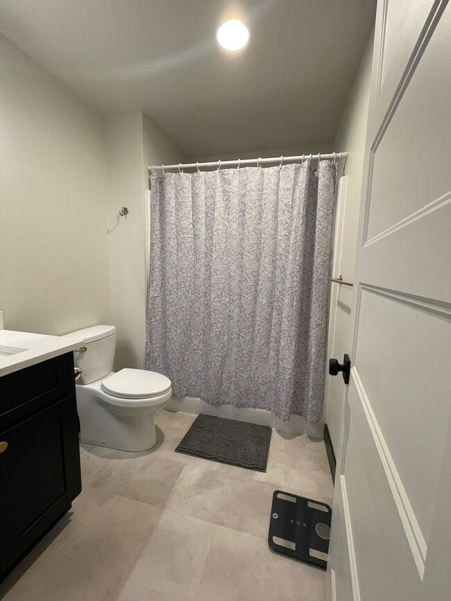 Building Photo - Whitefish townhouse for rent! 3 bed 2.5 ba...