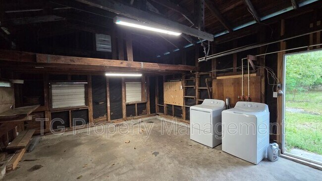 Building Photo - 1735 Brackland St