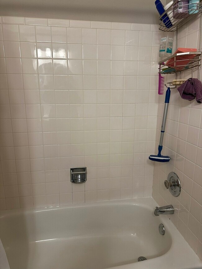 Building Photo - 608 Berkley Ct