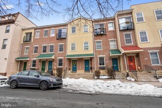 Building Photo - 715 Brown St
