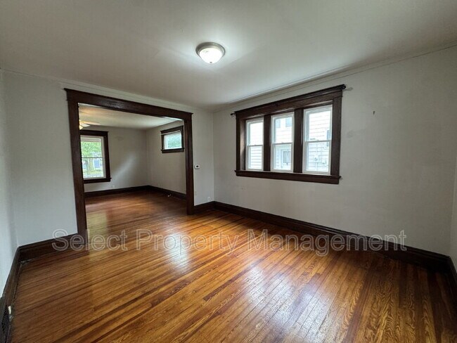 Building Photo - 317 W Wildwood Ave