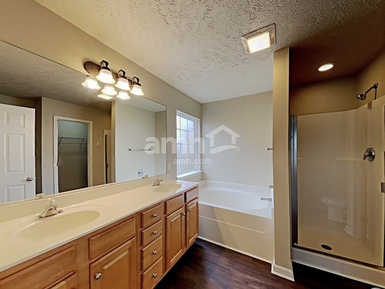 Building Photo - 1411 Carmack Ln