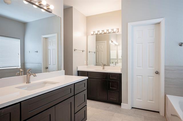 Building Photo - 9902 Maple Dr