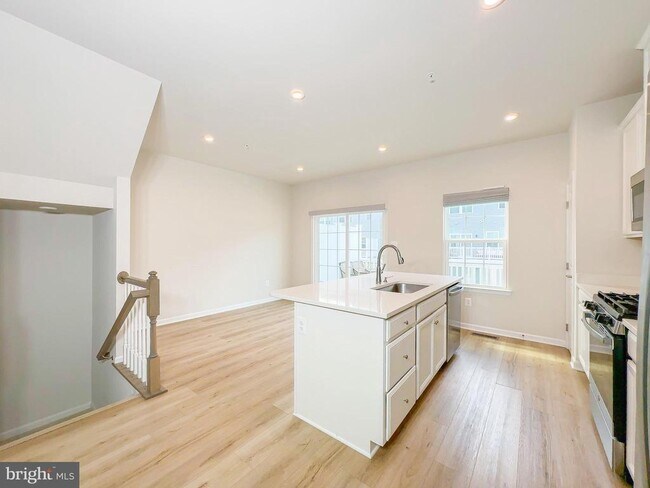 Building Photo - 72 Caswell Dr