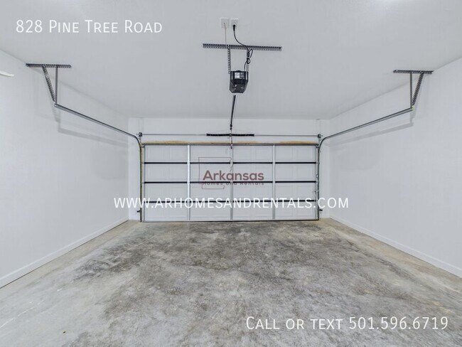 Building Photo - 828 Pine Tree Rd