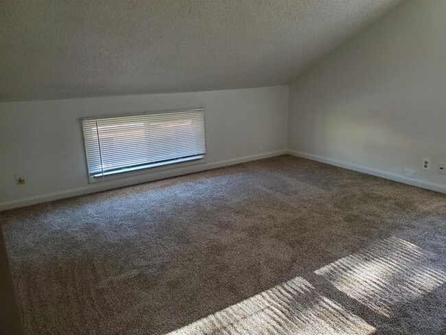 Building Photo - 430 Robinson Ave