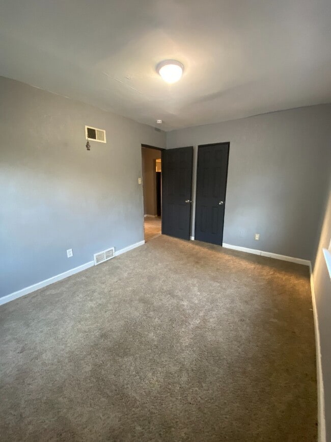 Building Photo - 9869 Dennis Dr