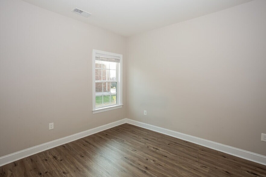 Building Photo - 12884 Hill Pine Rd