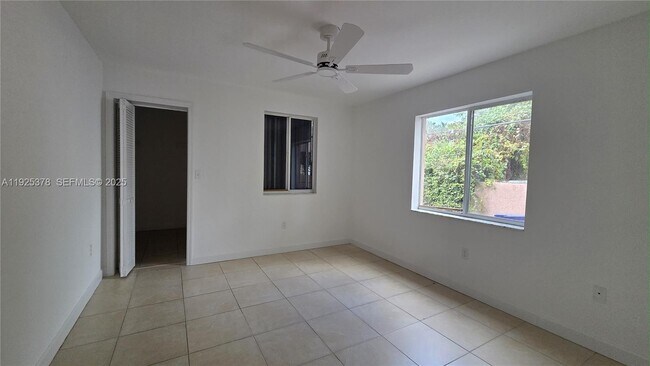 Building Photo - 1020 SW 19th Ave