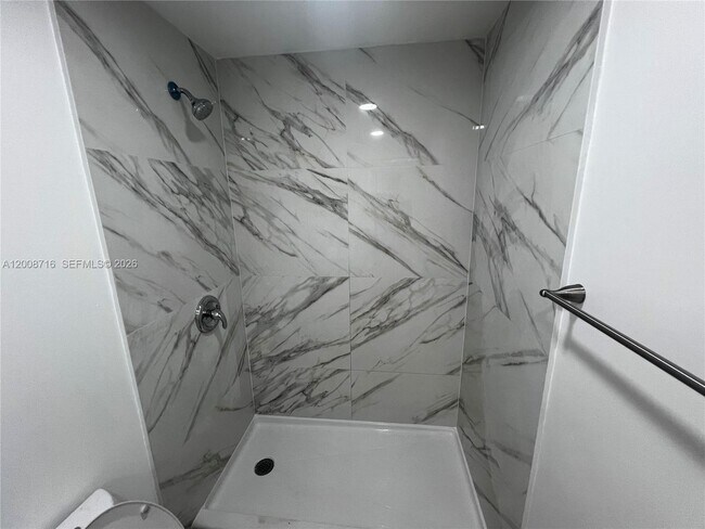 Building Photo - 7124 Southgate Blvd