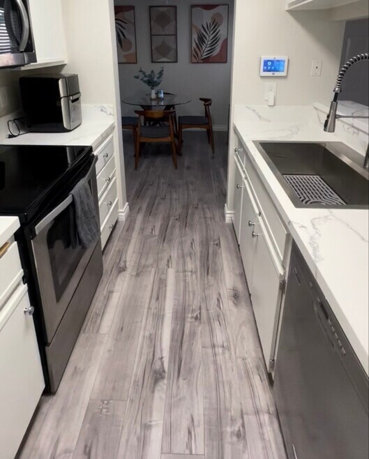 Building Photo - 10655 Lemon Ave