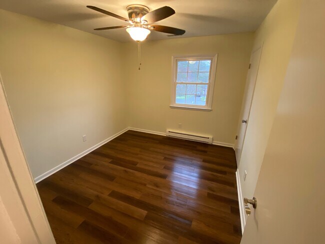 Bedroom 3 - 355 Badgett Ave