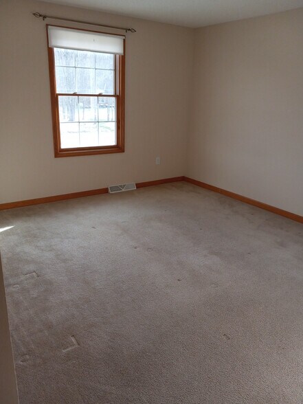 Bedroom - 9450 Lapp Rd