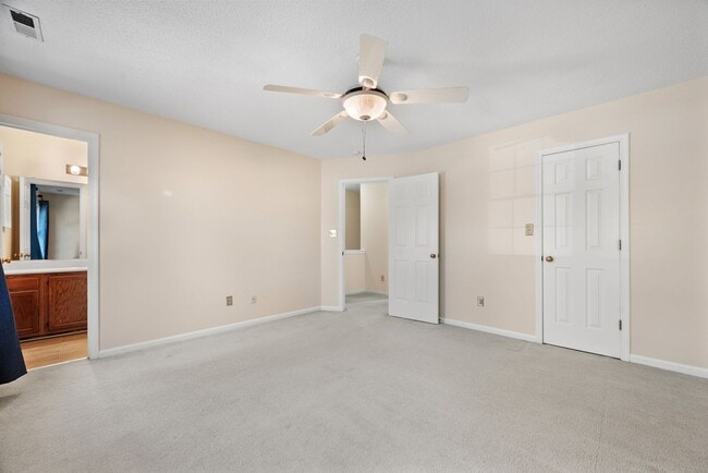 Building Photo - 2 Bed 2 Bath Home for rent in Yorktown!