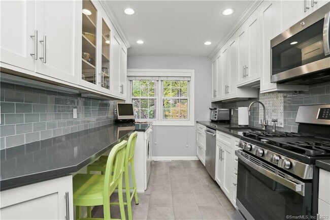 Building Photo - 245 Unquowa Rd