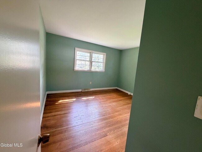 Building Photo - 5 Blue Creek Ln
