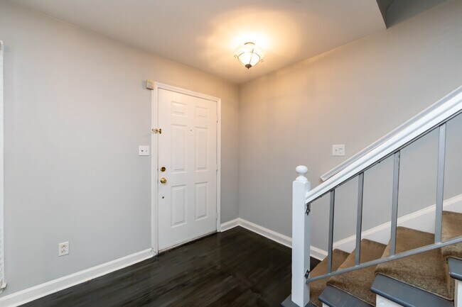 Building Photo - 510 N Poplar St