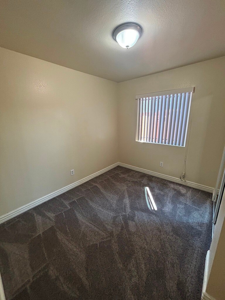 Building Photo - 327 E 106th St