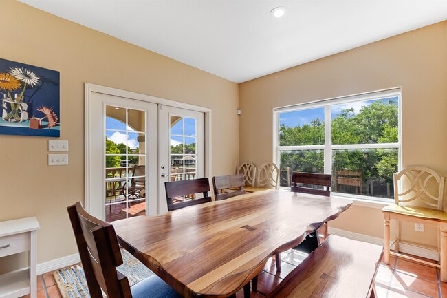 Building Photo - 327 Elm Lodge Dr