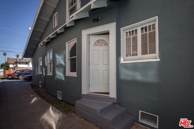 Building Photo - 1075 1/2 Leighton Ave