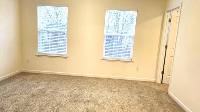 Building Photo - 425 Sunset Hollow Drive