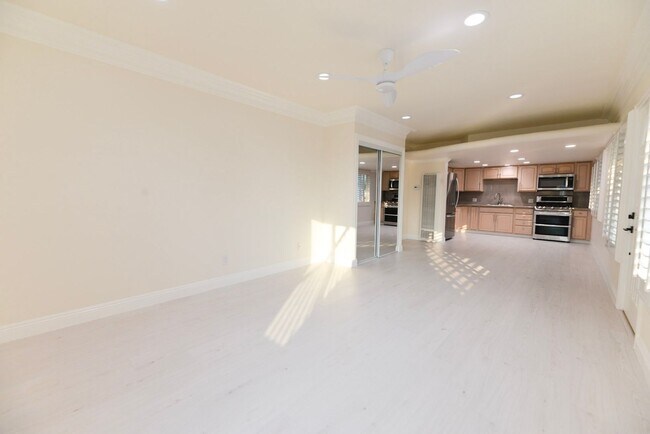 Building Photo - 412 Avenida Santa Barbara