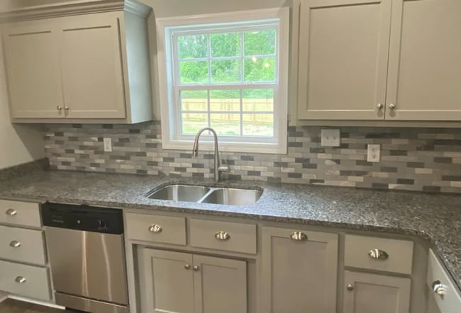 Building Photo - Spacious 4BR/2BA Home with Open Floor Plan, Granite Kitchen & Privacy Fence in Valdosta