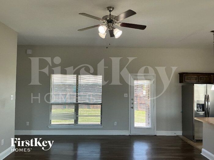 Building Photo - 15635 Gatsby Ln