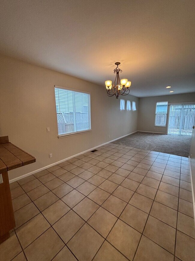 Building Photo - 3 Bedroom 2.5 Bathroom Single Family Home located in Northwest Santa Rosa