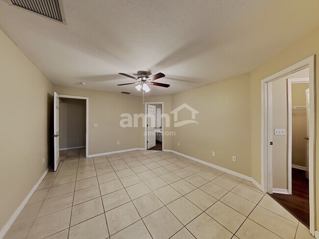 Building Photo - 1702 SW Penrose Ave