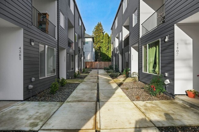 Building Photo - Vancouver Townhouses - Get 1 Month Free!