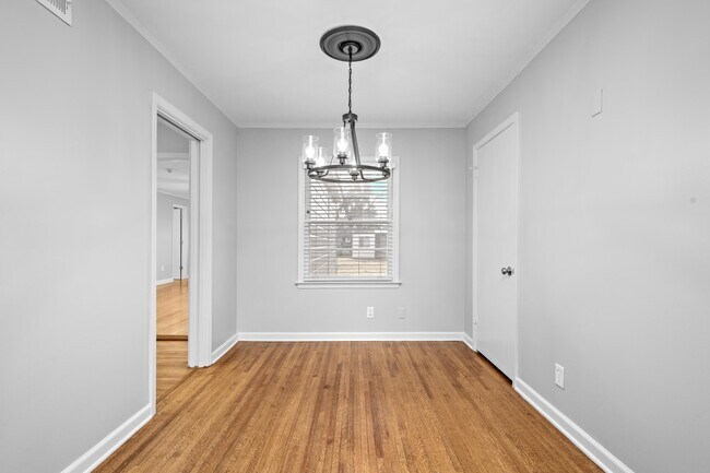 Building Photo - 1453 Colonial Rd