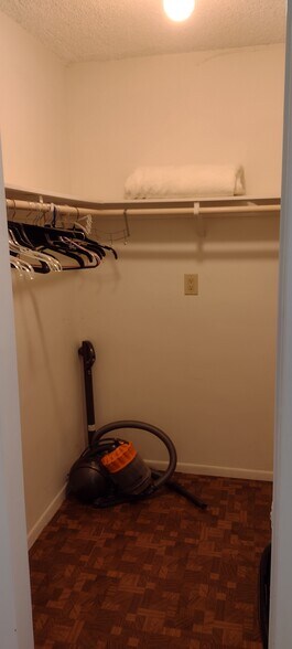 Building Photo - 528 N Jackson St