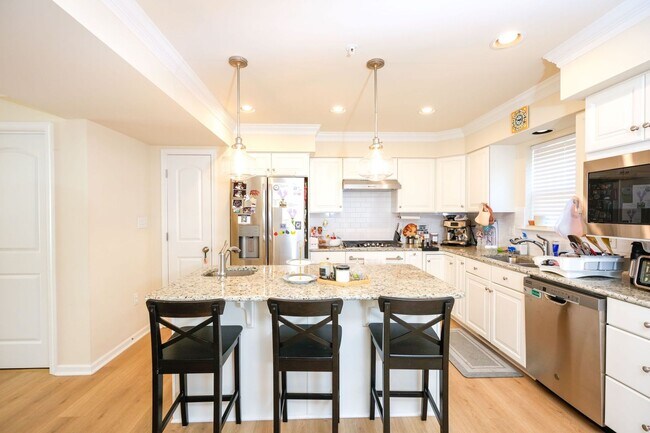Building Photo - 119 High Pointe Dr