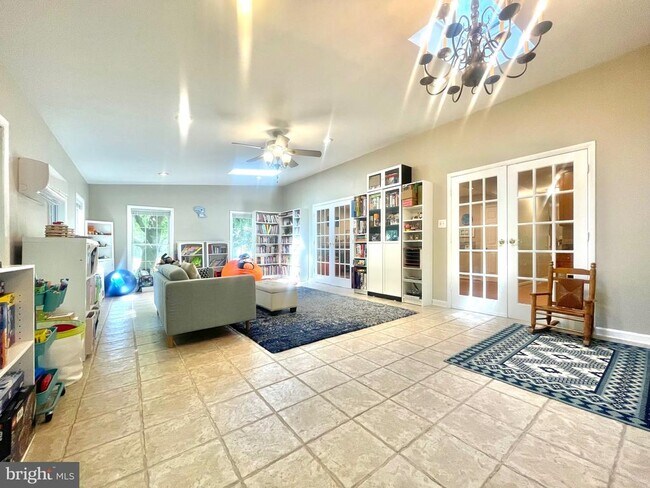 Building Photo - 9220 Burnetta Dr