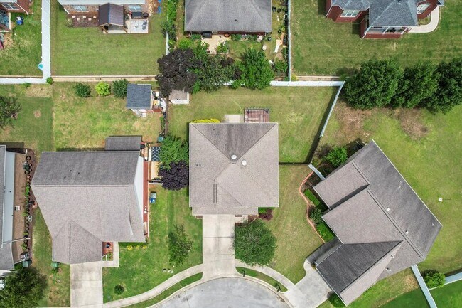 Building Photo - 2525 Millwood Cir SE