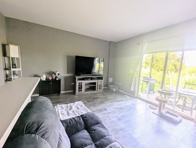 Building Photo - 2502 Oak Tree Ln