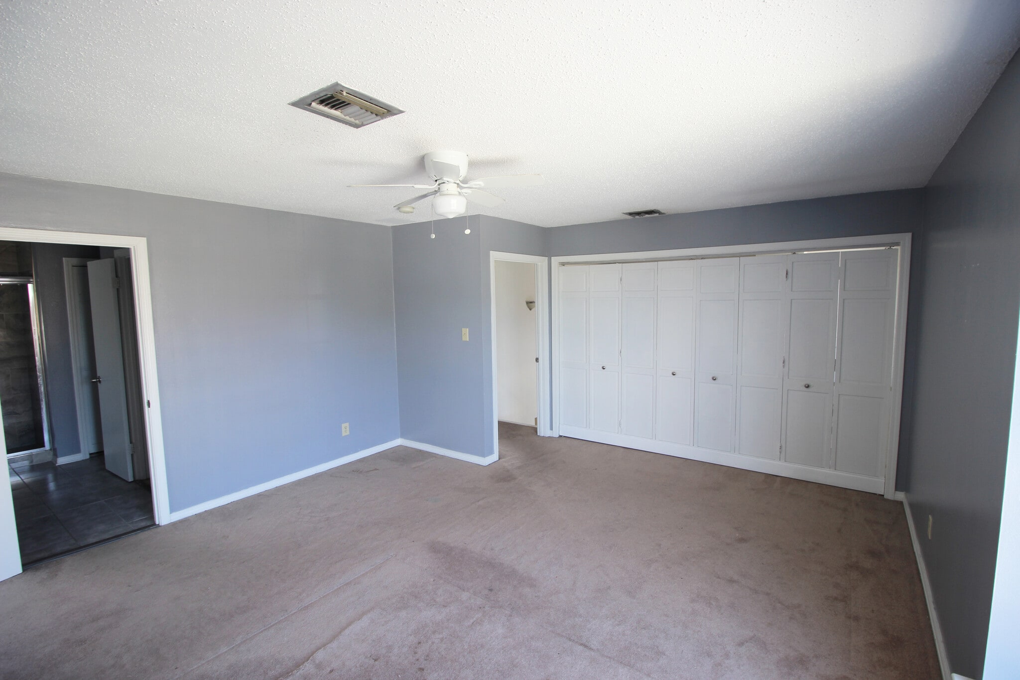 Building Photo - 300 33rd St