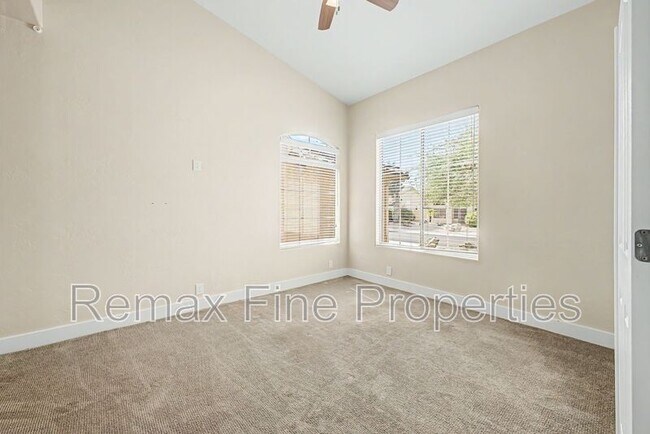 Building Photo - 9118 E Topeka Dr