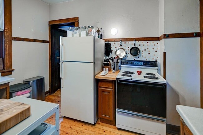Building Photo - 416 Castle Pl