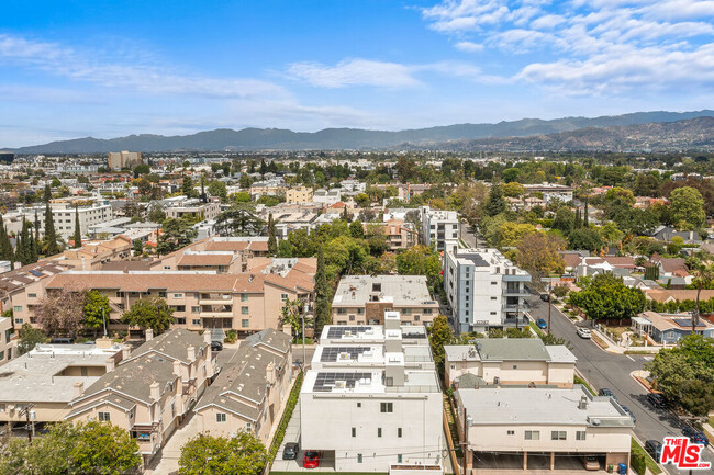 Building Photo - 10742 Hortense St