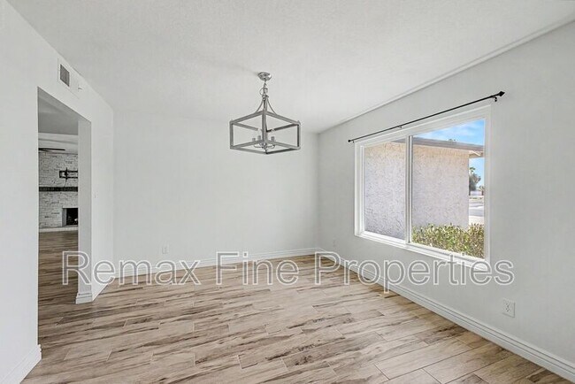 Building Photo - 5228 E Karen Dr