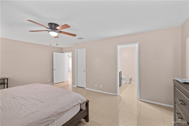 Building Photo - 23 Violet Ave