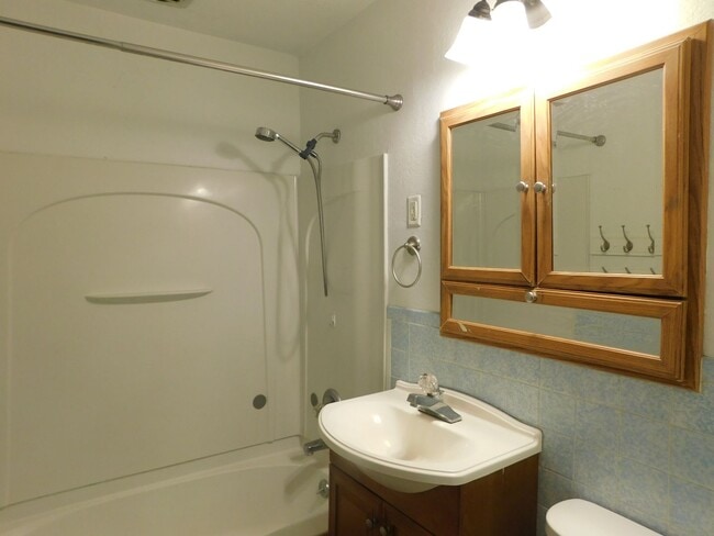 Building Photo - Beautiful 3 Bedroom 1 Bath Home